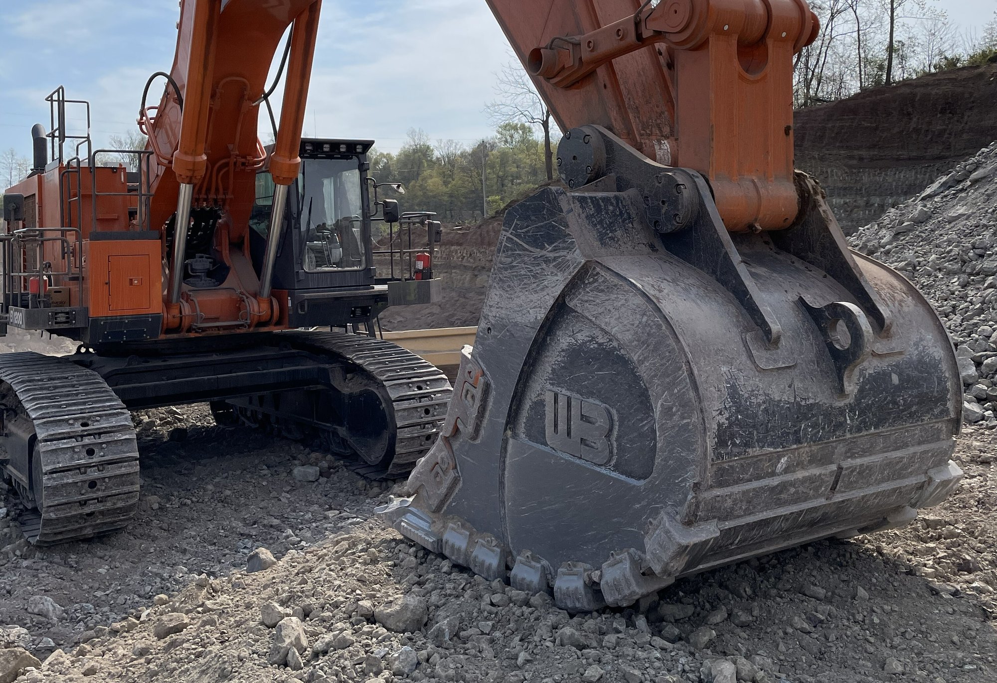 HitachiEX1200_EDBucket_005