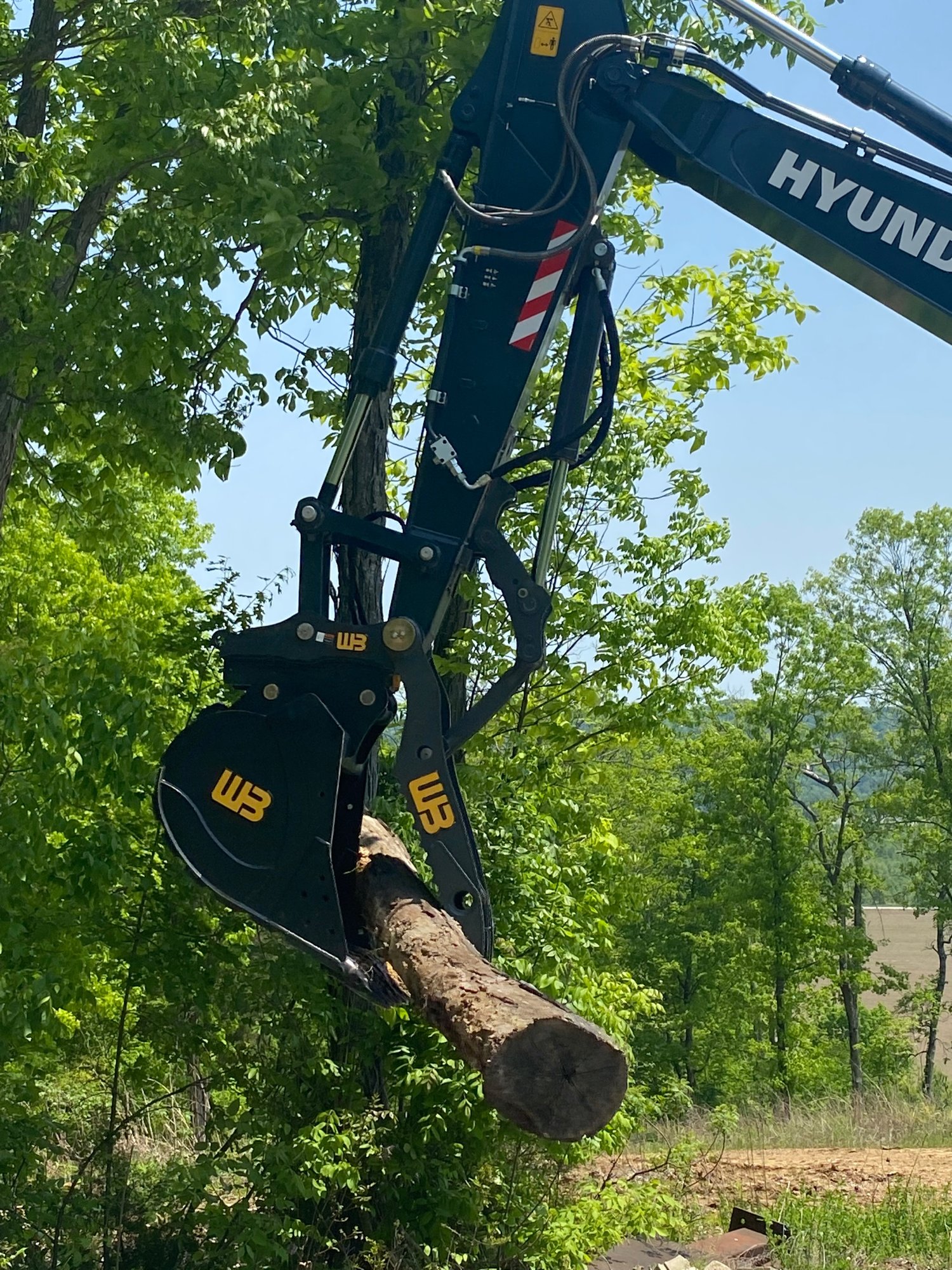 HyundaiHX210A_DLock_Coupler_ProLink_Thumb_HDBucket_003