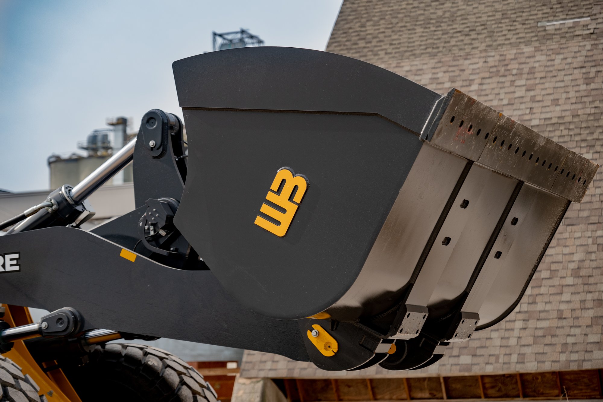 Deere744L_LightMaterialHighPerformanceBucket_005